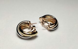 silver and gold wedding bands
